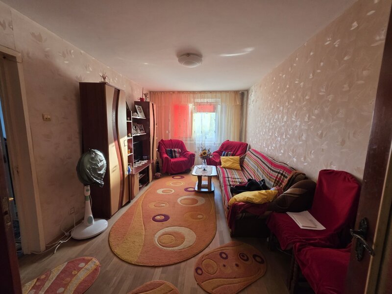 1 Decembrie 1918, 15 minute metrou, Auchan, bloc 1980, 2 gr. sanitare