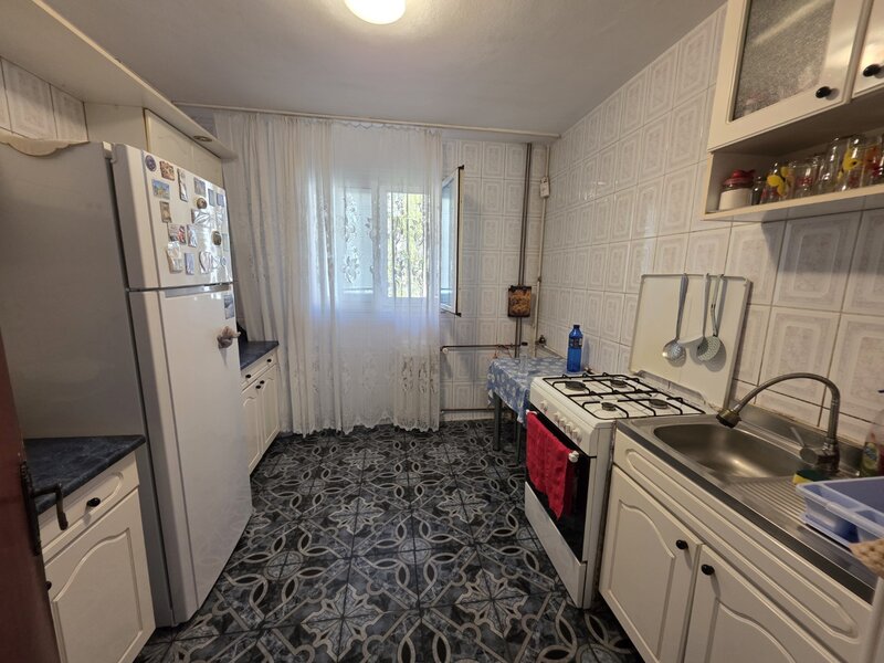 1 Decembrie 1918, 15 minute metrou, Auchan, bloc 1980, 2 gr. sanitare