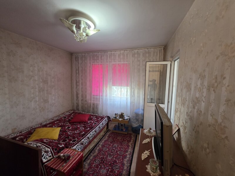 1 Decembrie 1918, 15 minute metrou, Auchan, bloc 1980, 2 gr. sanitare